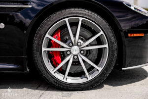 Aston Martin V8 Vantage - 2012