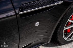 Aston Martin V8 Vantage - 2012