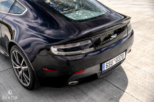 Aston Martin V8 Vantage - 2012