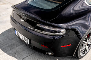 Aston Martin V8 Vantage - 2012