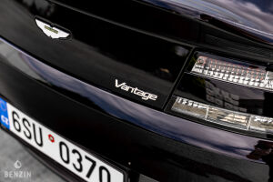 Aston Martin V8 Vantage - 2012