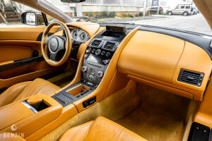 Aston Martin V8 Vantage - 2012