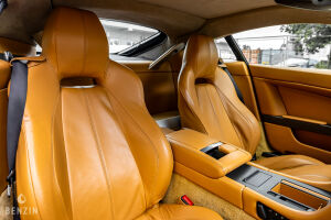 Aston Martin V8 Vantage - 2012