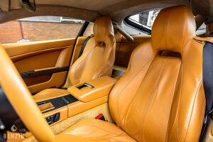 Aston Martin V8 Vantage - 2012