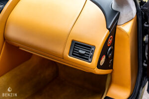 Aston Martin V8 Vantage - 2012