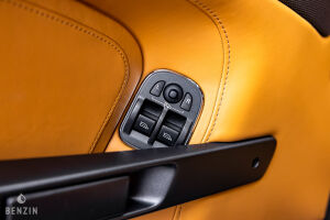 Aston Martin V8 Vantage - 2012