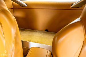 Aston Martin V8 Vantage - 2012