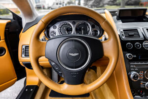 Aston Martin V8 Vantage - 2012