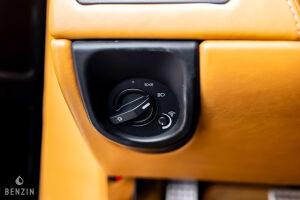 Aston Martin V8 Vantage - 2012