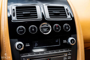 Aston Martin V8 Vantage - 2012