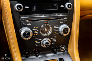 Aston Martin V8 Vantage - 2012