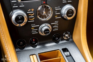 Aston Martin V8 Vantage - 2012