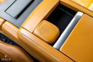 Aston Martin V8 Vantage - 2012