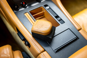 Aston Martin V8 Vantage - 2012