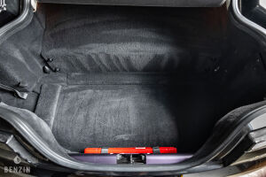 Aston Martin V8 Vantage - 2012