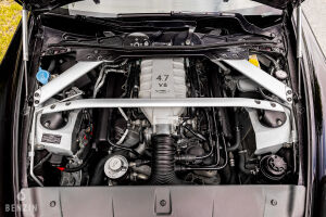 Aston Martin V8 Vantage - 2012