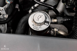 Aston Martin V8 Vantage - 2012