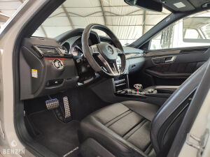 Mercedes-Benz E63 AMG Performance Package - 2012