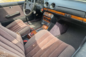 Mercedes-Benz 230C W123 - 1979