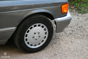 Mercedes-Benz 500 SEC C126 - 1990