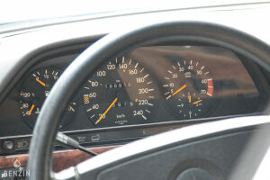 Mercedes-Benz 500 SEC C126 - 1990