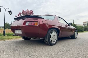 Porsche 928 S -  1984