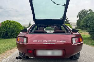 Porsche 928 S -  1984