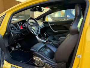 Opel Astra OPC - 2013