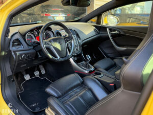 Opel Astra OPC - 2013