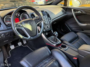 Opel Astra OPC - 2013