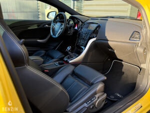 Opel Astra OPC - 2013