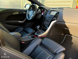 Opel Astra OPC - 2013