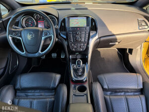 Opel Astra OPC - 2013