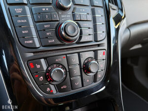 Opel Astra OPC - 2013