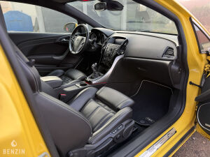 Opel Astra OPC - 2013