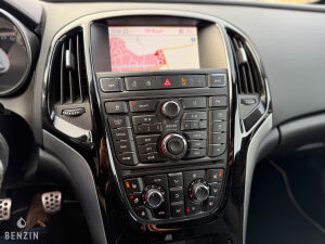 Opel Astra OPC - 2013