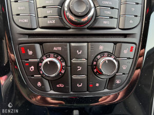 Opel Astra OPC - 2013