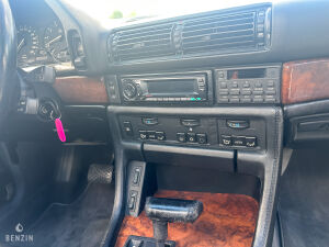 BMW 750iL e32 - 1989