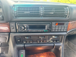 BMW 750iL e32 - 1989