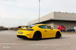 Porsche Cayman 718 GT4 - 2020