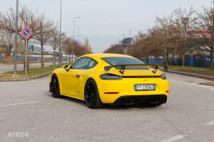 Porsche Cayman 718 GT4 - 2020