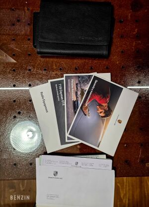 Porsche Cayman 718 GT4 - 2020