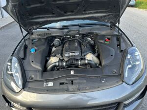 Porsche Cayenne Turbo - 2015