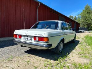 Mercedes-Benz 300 Turbodiesel W123 - 1983
