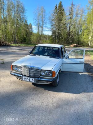 Mercedes-Benz 300 Turbodiesel W123 - 1983