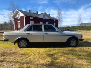 Mercedes-Benz 300 Turbodiesel W123 - 1983
