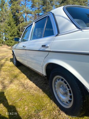 Mercedes-Benz 300 Turbodiesel W123 - 1983