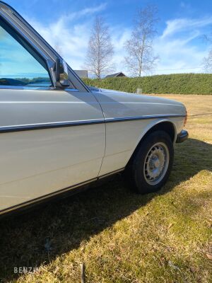 Mercedes-Benz 300 Turbodiesel W123 - 1983