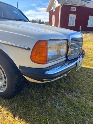 Mercedes-Benz 300 Turbodiesel W123 - 1983