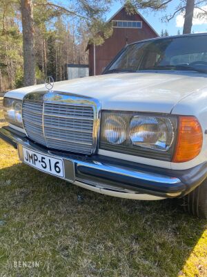 Mercedes-Benz 300 Turbodiesel W123 - 1983